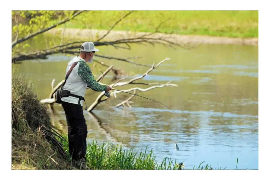 Big-Bass-man-fishing-at-lake-fork